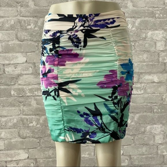 NWT Le Chateau Multicolour Floral Mini Skirt - Picture 13 of 15